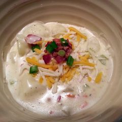 A picture of yummy potatoe soup.