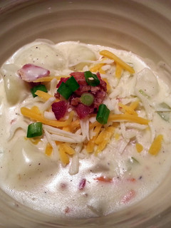 A picture of yummy potatoe soup.