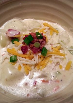 A picture of yummy potatoe soup.