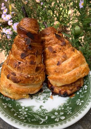 O poză a rețetei Pere îmbrăcate în aluat de foietaj.