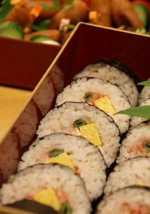 A picture of Frozen Futomaki Fat Sushi Rolls for Sports Festivals or Setsubun.