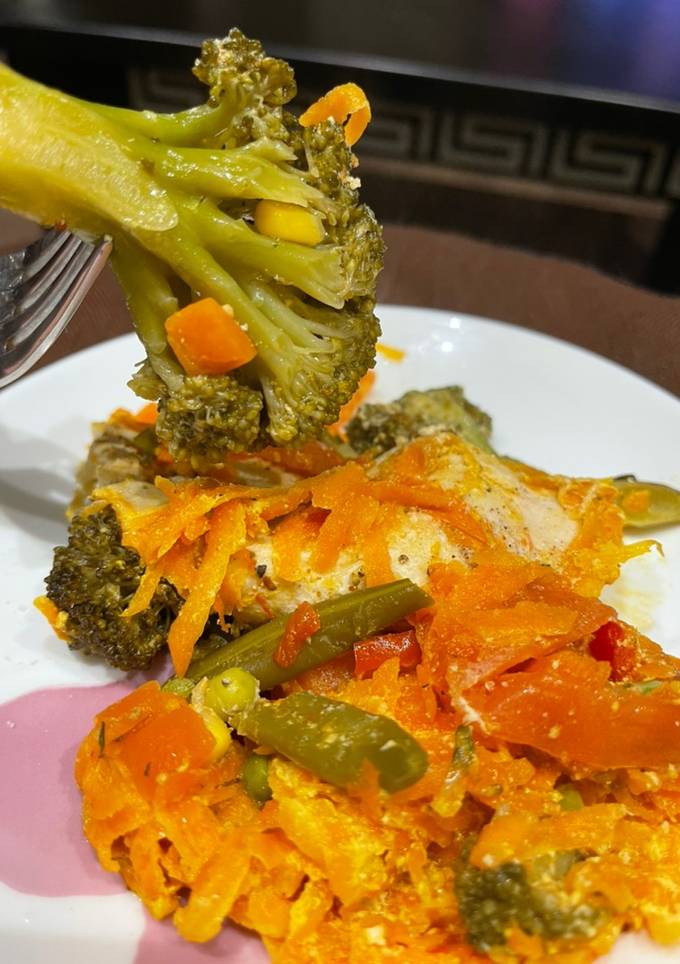 Куряче філе з овочами, запечене в духовці