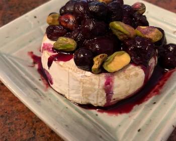 Best Recipe Brie with pistachios and blueberries Delicious Nutritious