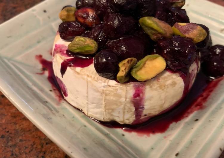 How to Make Ultimate Brie with pistachios and blueberries