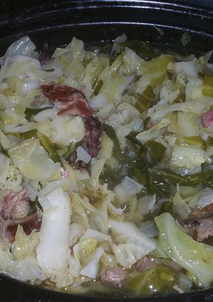 A picture of Crook Pot Ham hocks and Cabbage.