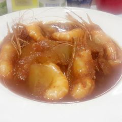 A picture of Watermelon's shell Ragout with fish and shrimps.