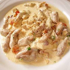 A picture of Cheese and Nuts Cream Sauce Pasta.