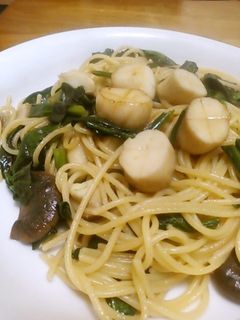 A picture of King Oyster Mushroom & Spinach Pasta with Butter and Soy Sauce.