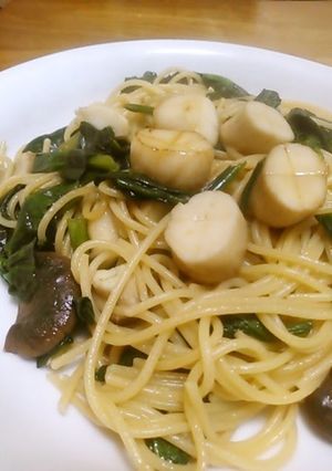 A picture of King Oyster Mushroom & Spinach Pasta with Butter and Soy Sauce.