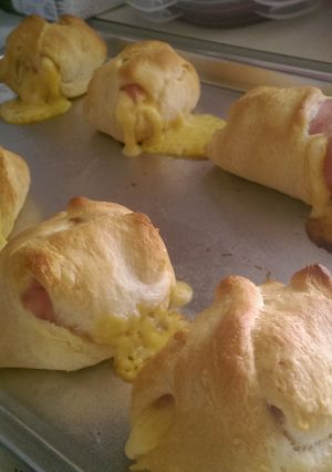 A picture of Ham and cheese crescent rolls.