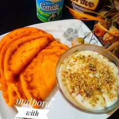 A picture of Malpora with Malai rabri.