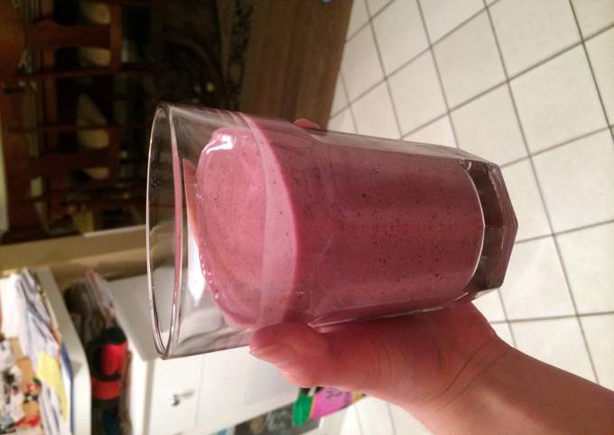 Banana Berry Protein Smoothie