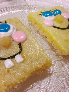 A picture of Spongebob Lemon Bars.