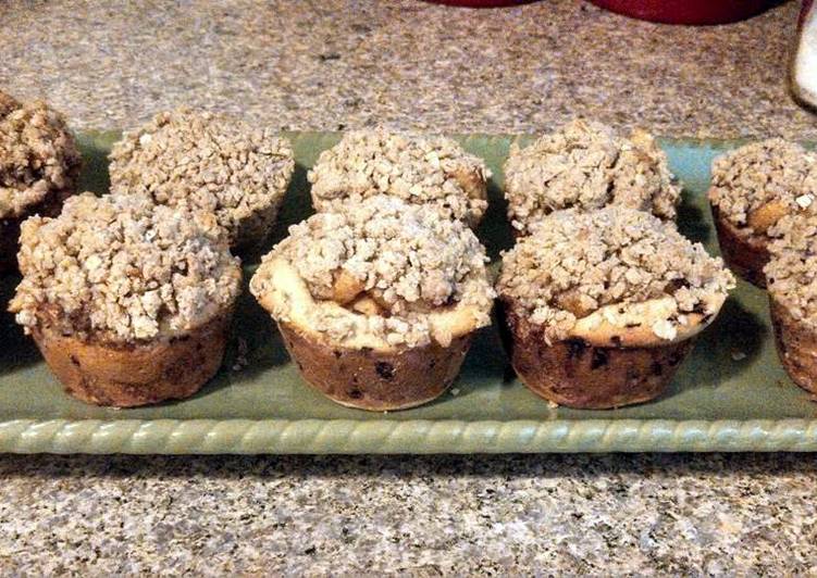 Ray's' Cinnamon roll apple pie cupcakes