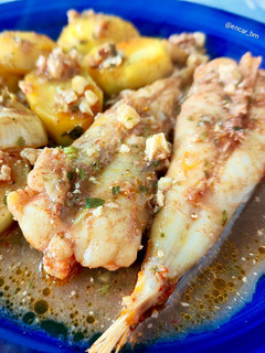 Una foto de Rape al horno con nueces