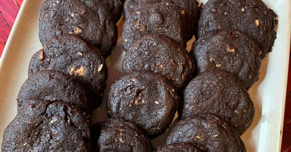 Milk chocolate cookies Recipe by Umbreen Musa Cookpad