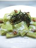 Mezzi paccheri ondulati con crema di zucchine, crema di gorgonzola e buccia di zucchine fritta