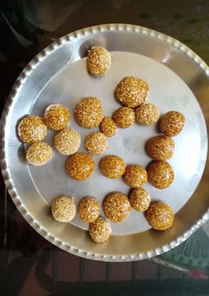 তিলের নাড়ু রেসিপির প্রধান ছবি