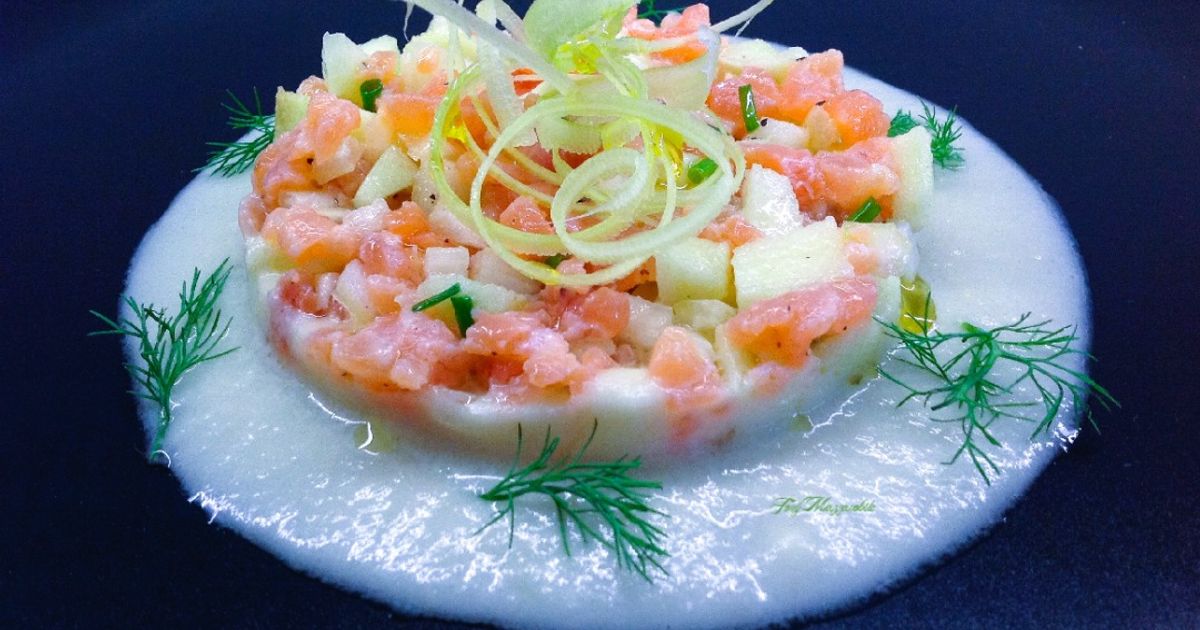 Ricetta Tartare Di Salmone Affumicato Con Mela Verde E Sedano Su Crema ...
