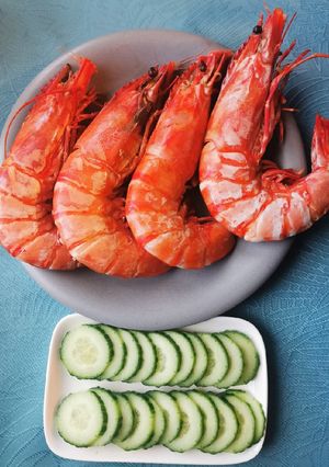 Hình của món Tôm hấp bia chanh sả.