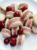 Macaron, részben mákból