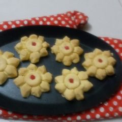 A picture of Tutti frutti flower cookies.