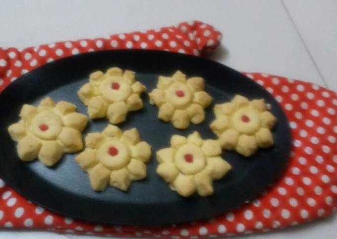 Tutti frutti flower cookies