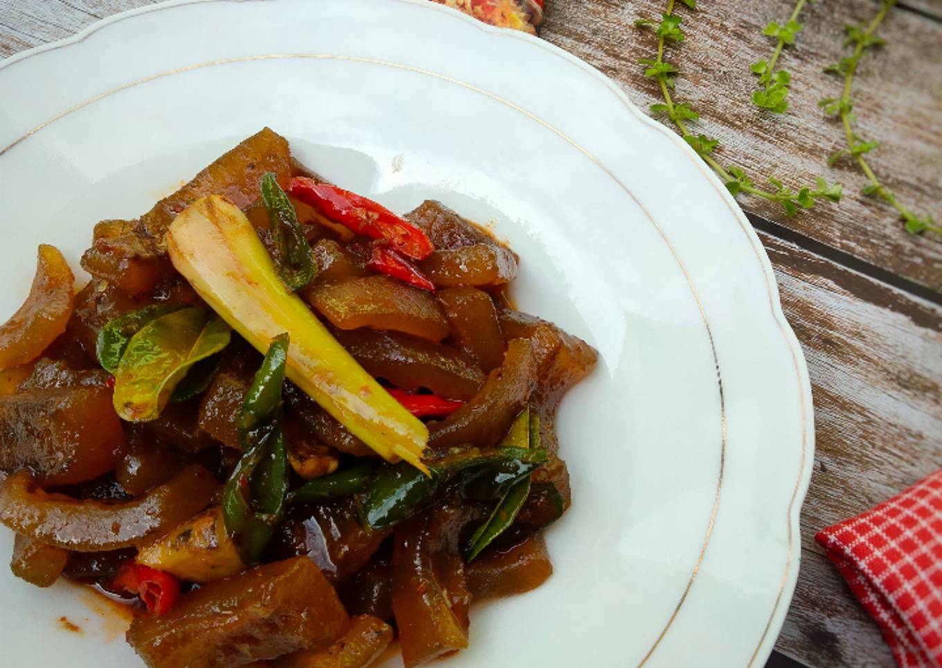 Resep Kikil Pedas Bumbu Serai ala Dapur Kobe