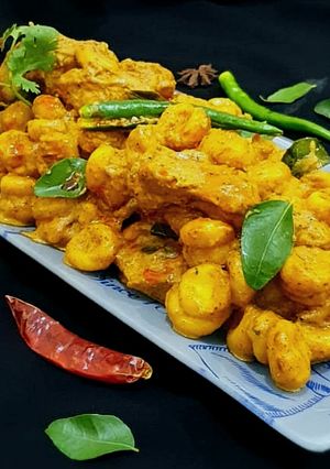 टाइनी राइस डम्पलिंग्स इन अवधी मलाई चिकन(Tiny rice dumplings in Awadhi malai chicken) रेसिपी मुख्य फोटो
