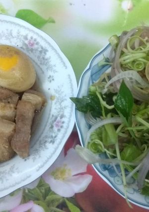 Hình của món Thịt kho tàu - thịt kho hột vịt.