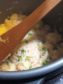 Una foto de Pulao (Receta india) con gambas, patatas y guisantes