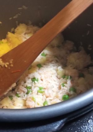 Una foto de Pulao (Receta india) con gambas, patatas y guisantes