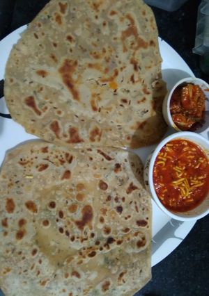 કાઠીયાવાડી સેવ ટામેટા નું શાક અને સ્ટફ પરોઠા રેસીપી મુખ્ય ફોટો