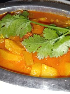 દૂધી બટાકા નું શાક (Dudhi Potato Shak Recipe in Gujarati) રેસીપી મુખ્ય ફોટો