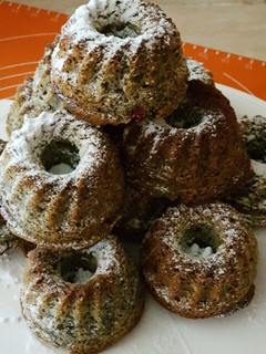 Mákos-Meggyes Mini Kuglóf recept fotója