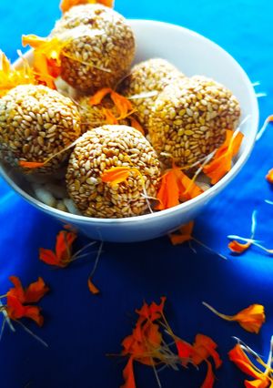 তিলের নাড়ু (tiler naru recipe in Bengali) রেসিপির প্রধান ছবি