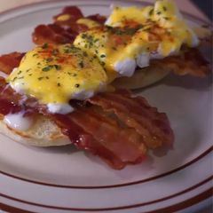 A picture of Egg benedict.