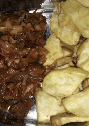 A picture of Sweet potato nd sauce.