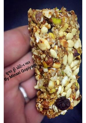 ખાંડ ફ્રી પ્રોટિન બાર (Sugar Free Protein Bar Recipe In Gujarati) રેસીપી મુખ્ય ફોટો