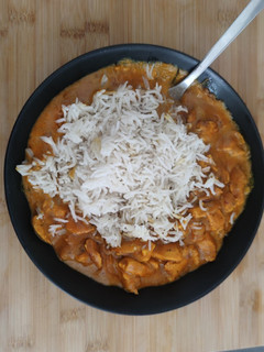 Una foto de Pollo tikka con arroz