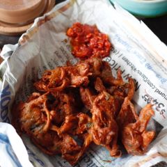 A picture of Crispy onion pakoda.
