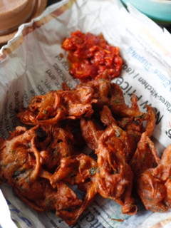 A picture of Crispy onion pakoda.