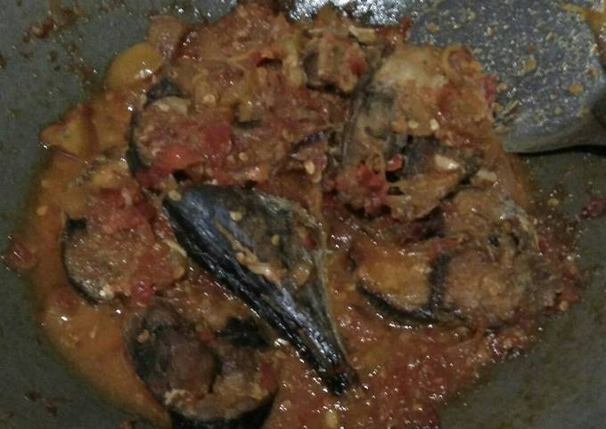 Ikan tongkol masak sambel pedes manis