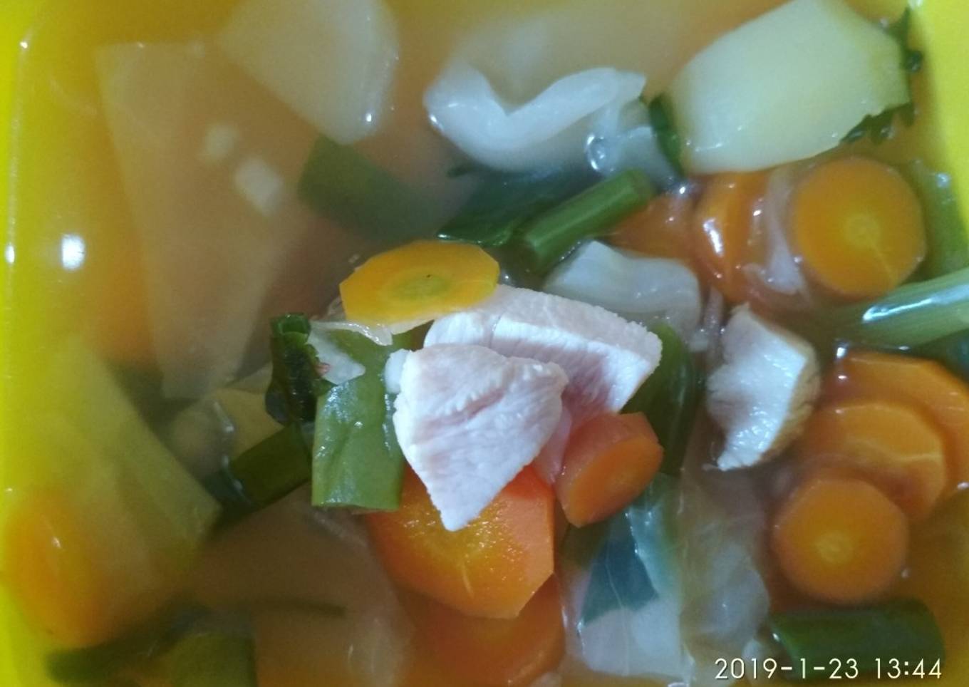 Sayur sop ayam #berburucelemekemas <br />#resolusi2019