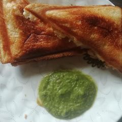 A picture of Bread potato sandwich.