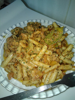 Una foto de Pasta salteada con atún