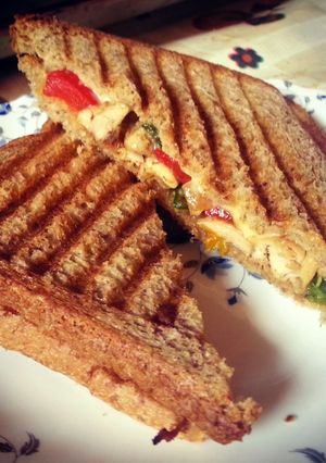 A picture of Peppers Chicken thights Sandwitch.