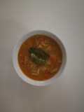 Sopa de verduras al curry rojo