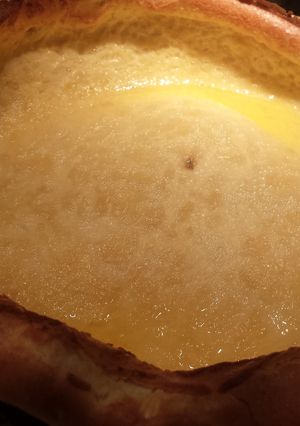 A picture of Puffy oven pancake / Dutch baby.