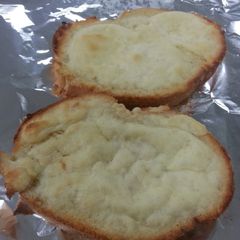 A picture of Cheese Bread.